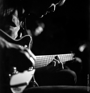 Yoann Moulin - Galerie scene - 02 Guitare.jpg